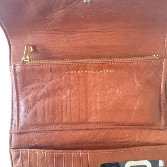 MARC JACOBS Turn Lock Brown Leather Women's Wallet - Picture 7 of 12
